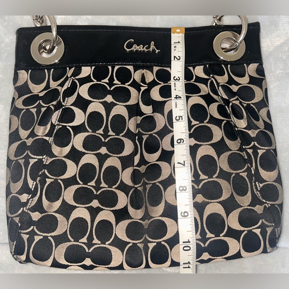 Beautiful, pre-owned, hobo, Authentic Coach purse. In great condition! - Picture 2 of 8